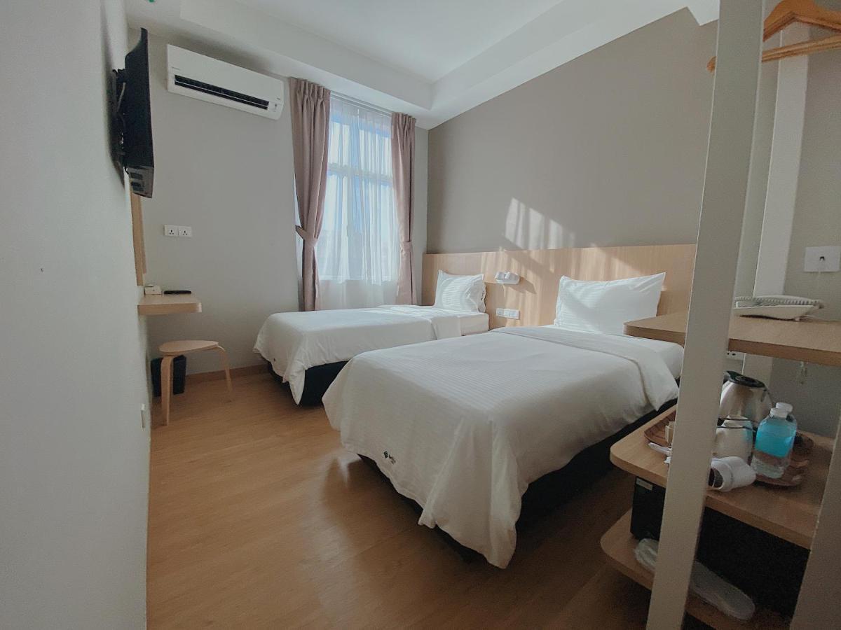 Walk In Hotel Кота Кинабалу Екстериор снимка