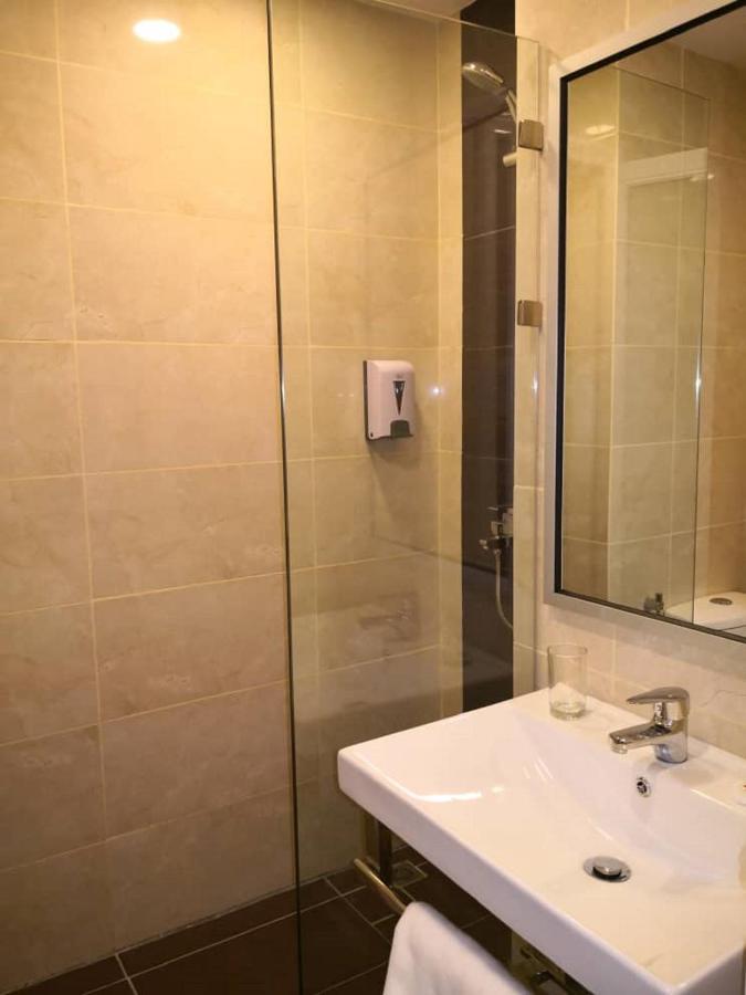 Walk In Hotel Кота Кинабалу Екстериор снимка