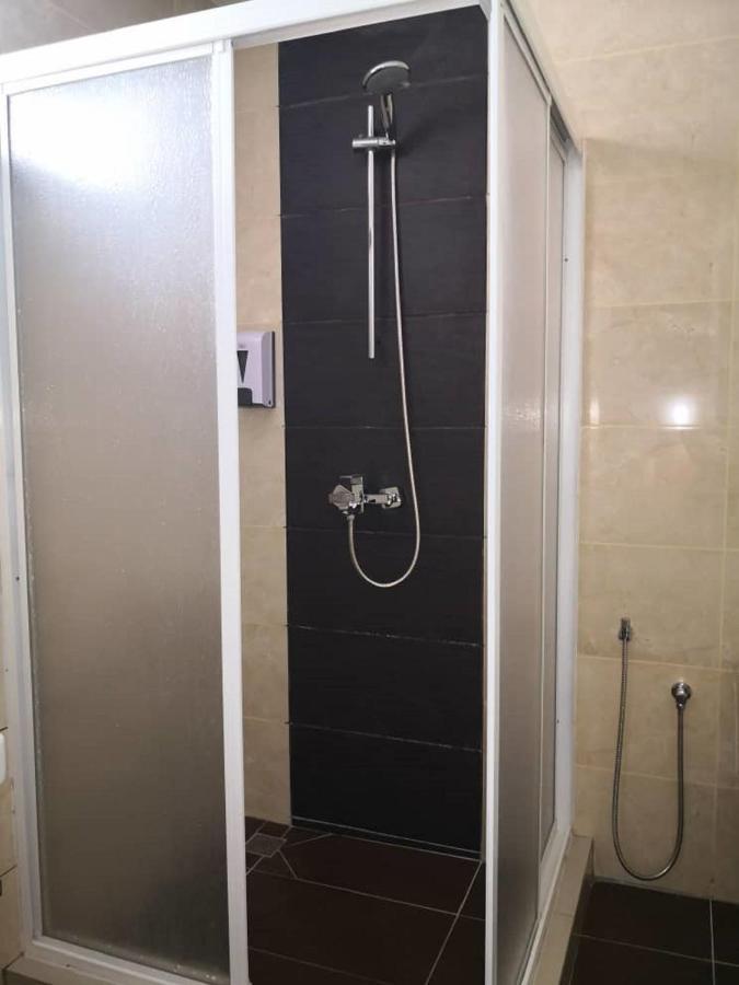 Walk In Hotel Кота Кинабалу Екстериор снимка