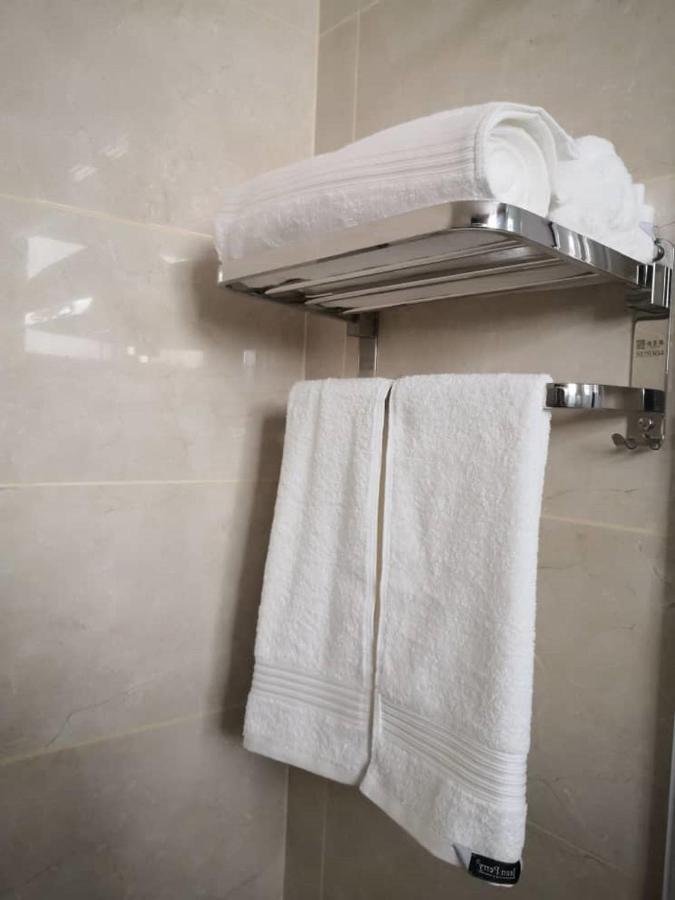 Walk In Hotel Кота Кинабалу Екстериор снимка