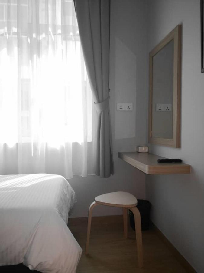 Walk In Hotel Кота Кинабалу Екстериор снимка
