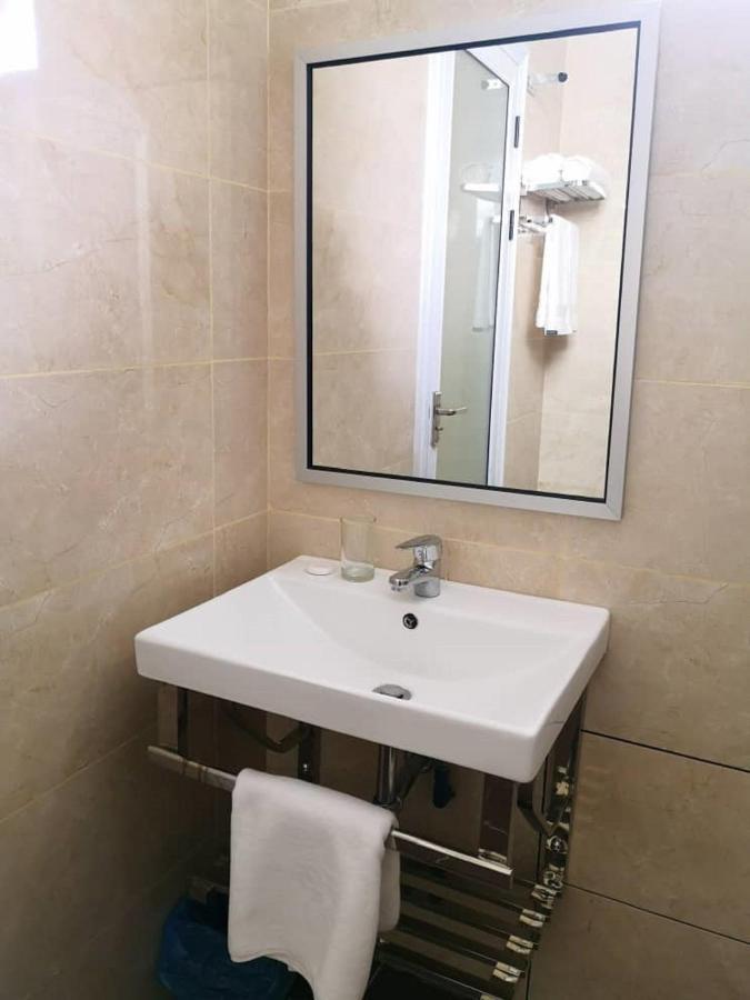 Walk In Hotel Кота Кинабалу Екстериор снимка